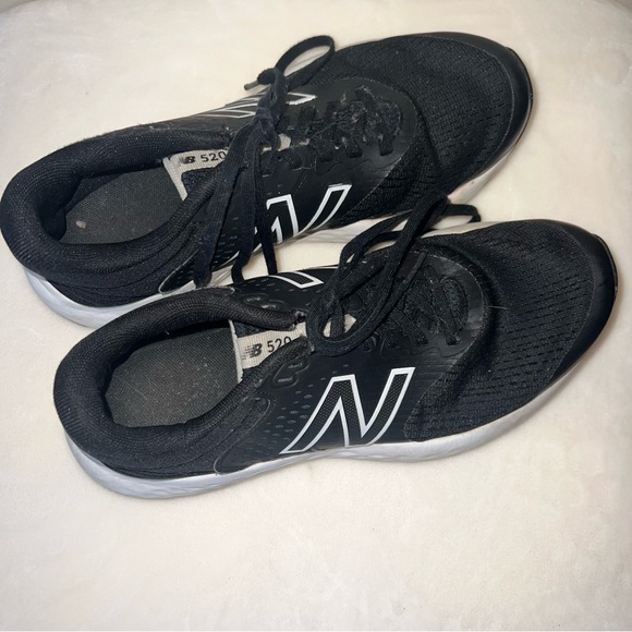 New Balance 520 Running Shoes – Black/White – Women’s Size 6.5 - Picture 2 of 13